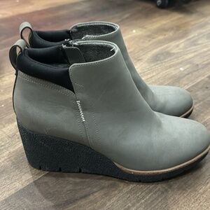 Dr. Scholl’s gray booties